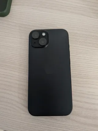 iPhone 15 256GB Nero con 6 cover in omaggio e cavo