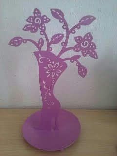 Cuelga joyas morado