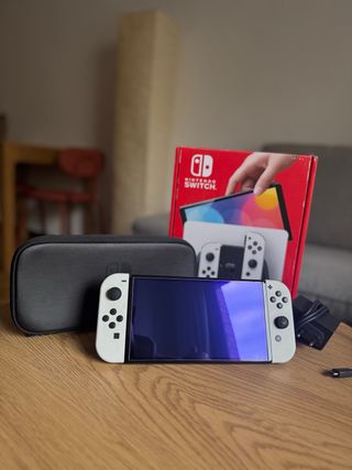 Nintendo Switch OLED Blanca y Negra
