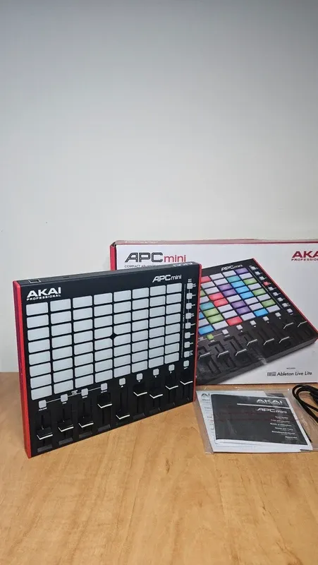 Akai APC mini mk2 - Controlador música