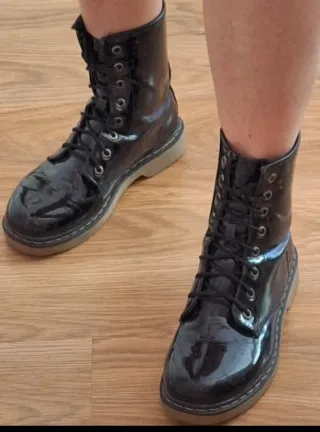Botines negros charol