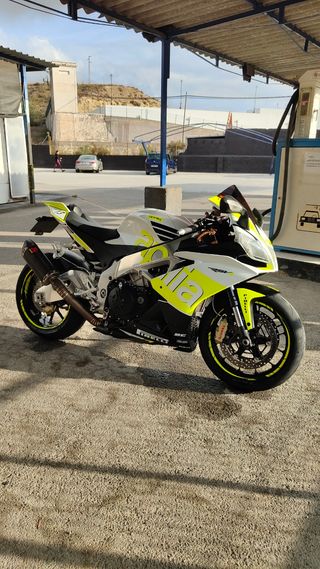 Aprilia Rsv4r 2011