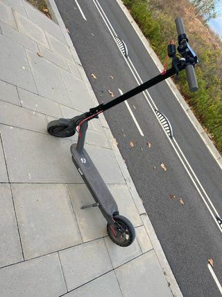 Patinete eléctrico gris