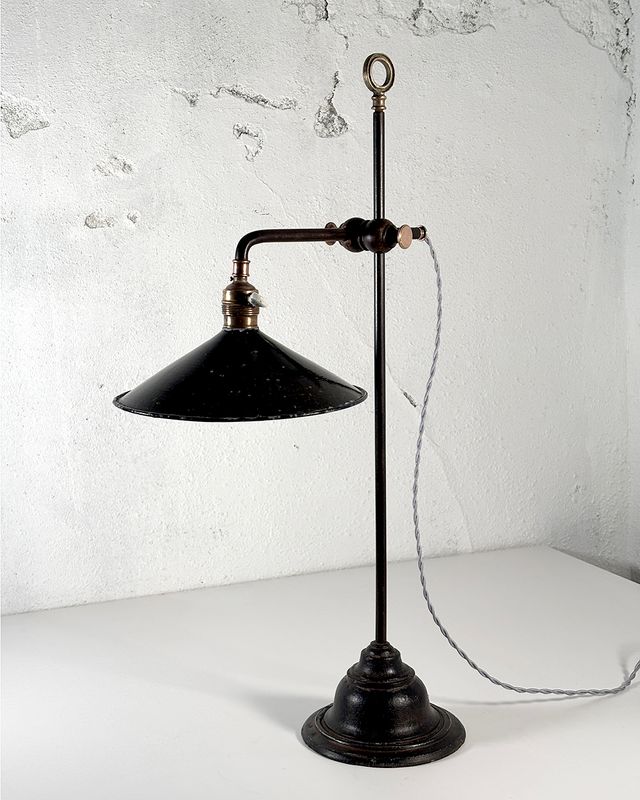 Lampada da tavolo industriale primi '900