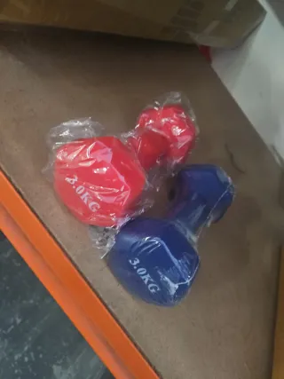 Juego 2 pesas 3 kg nuevas. 1 roja y 1 azul