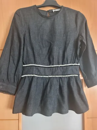 Blusa Zara con perlas y encaje
