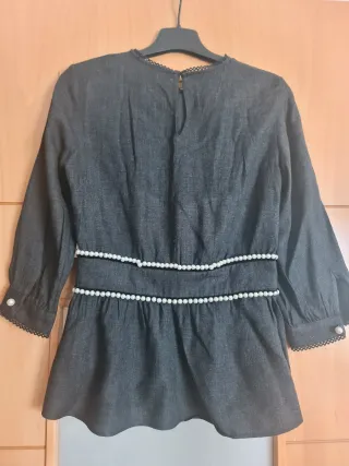 Blusa Zara con perlas y encaje
