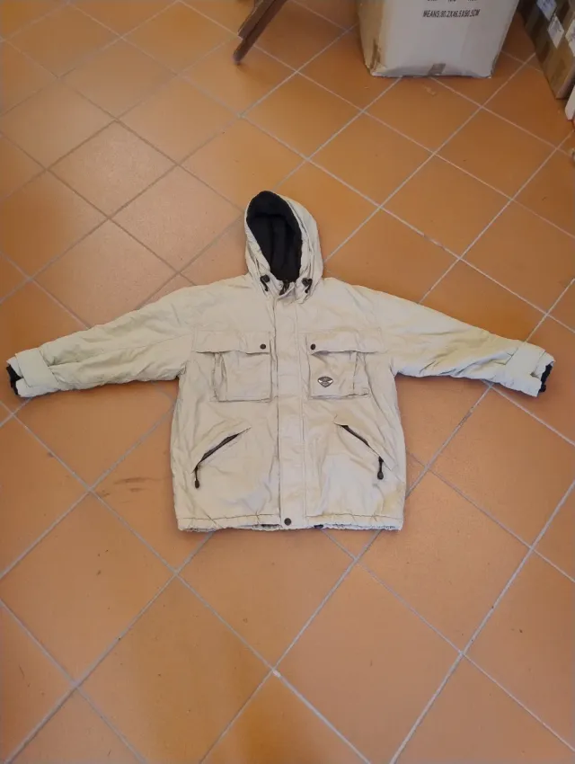 Giubbotto invernale beige con cappuccio