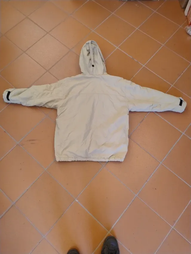 Giubbotto invernale beige con cappuccio