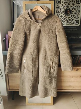 Abrigo largo Zara efecto borrego piel camel marrón