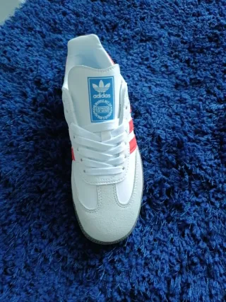 Tenis Adid Sanb Blancos y Rojos