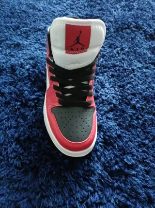 Tenis Yordan Rojo y Negro