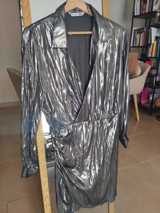 Vestido ZARA de fiesta plateado cruzado evento