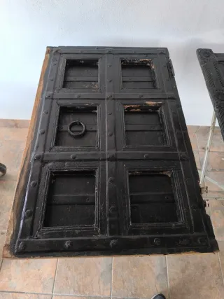 Ventana antigua madera convento
