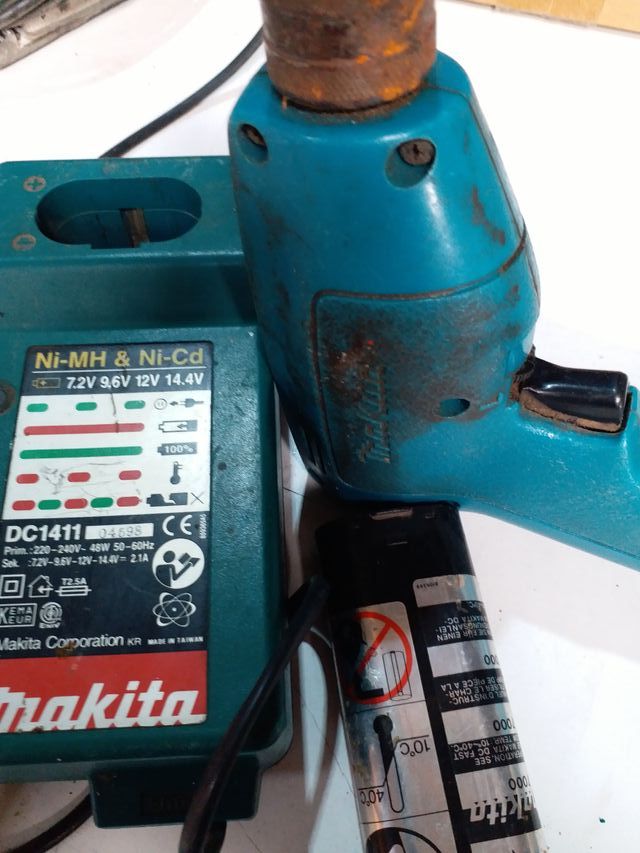 Maquita Taladro + Cargador y Batería