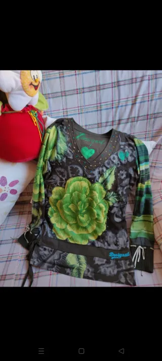 Camiseta Desigual verde y marrón