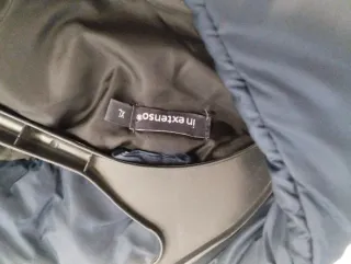 Chaqueta acolchada azul hombre.