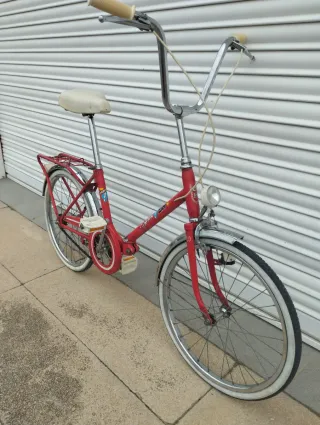 Bicicleta BH roja plegable