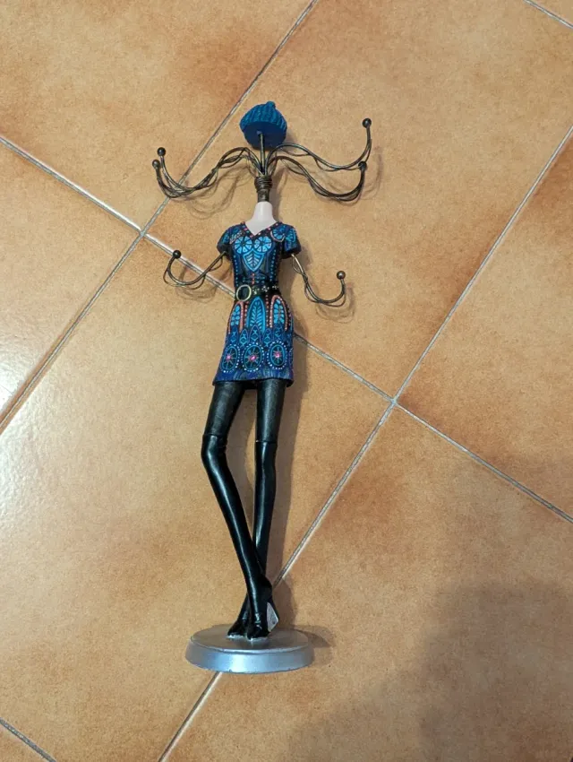 Muñeca joyero para colgar bisutería