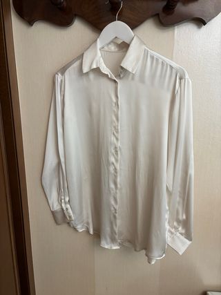 Blusa blanca satinada