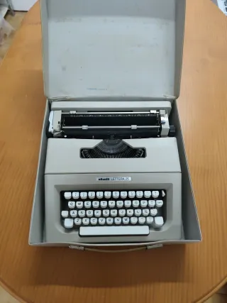Máquina de escribir Olivetti Lettera 25