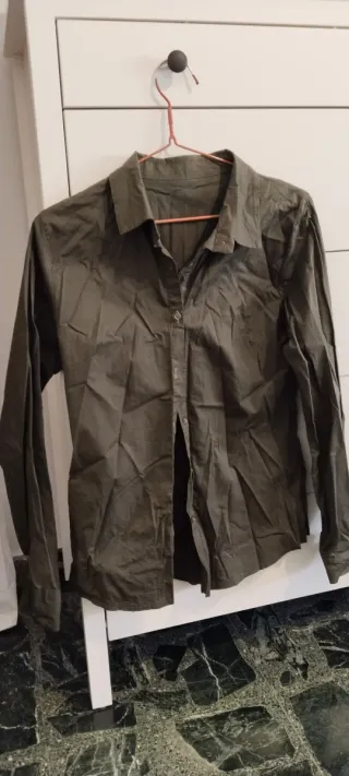 Camisa verde de oficina