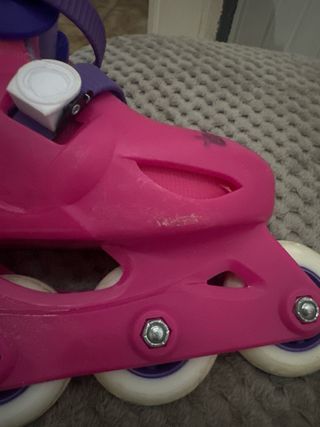 Juego patines y protecciones rosa