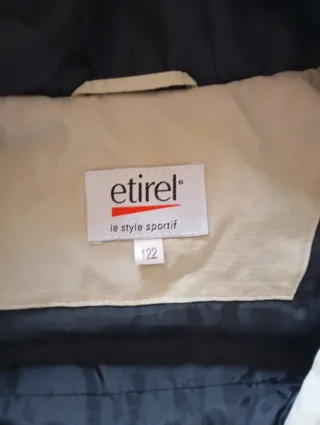 Mono y chaqueta de nieve