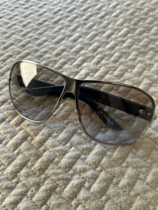 Gafas de sol Dior grises y plateadas