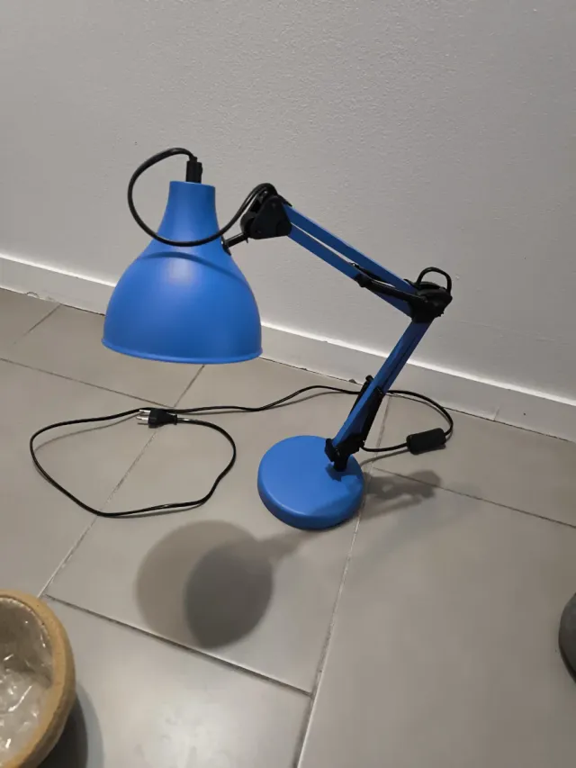 Lámpara de escritorio azul