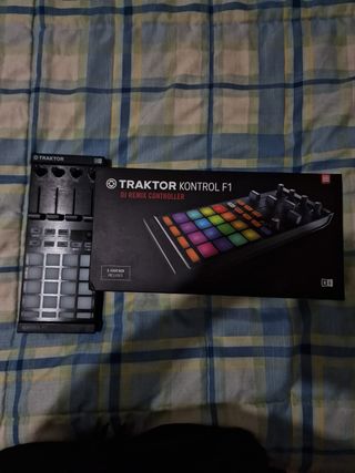 TRAKTOR KONTROL F1 DJ Remix Controller