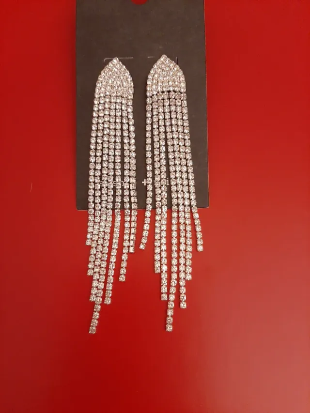 Pendientes largos brillantes Urban Outfitters