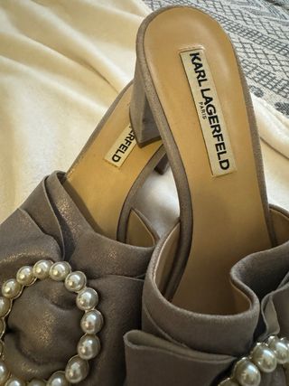 Sandalias Karl Lagerfeld doradas y plateadas