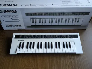 Yamaha Reface CS Sintetizador