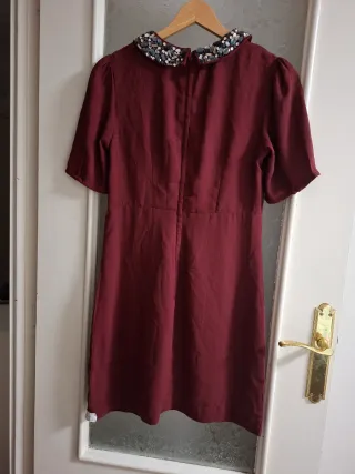 Vestido nuevo con cuello joya