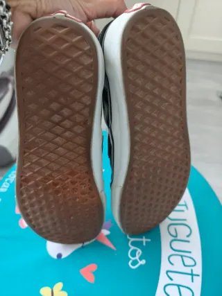 Zapatillas Vans Negras y Blancas