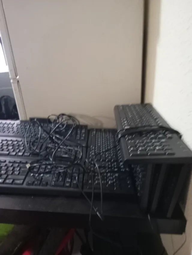 8 Teclados PC Negro