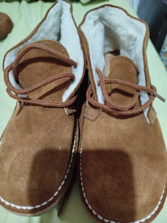 Botitas de ante con forro de borrego