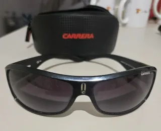 Gafas de sol Carrera negras.
