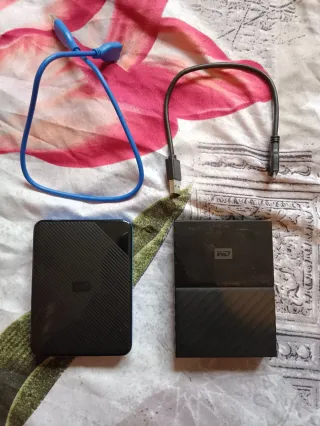2x Discos Duros 2.5" de 4TB cada uno