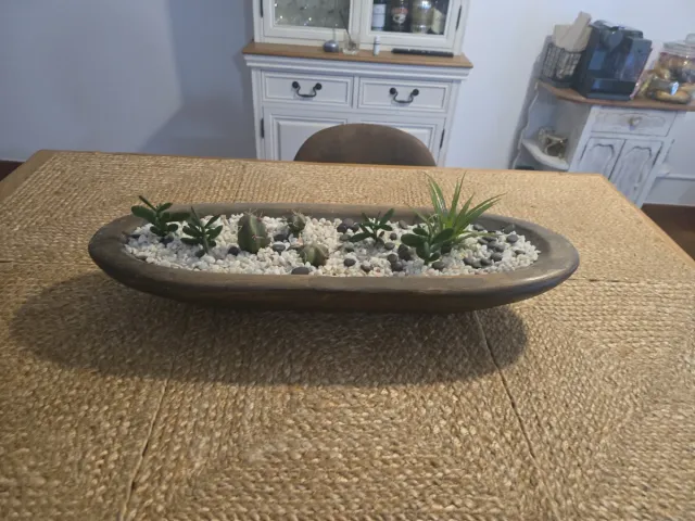 Figura decorativa de piedra y madera