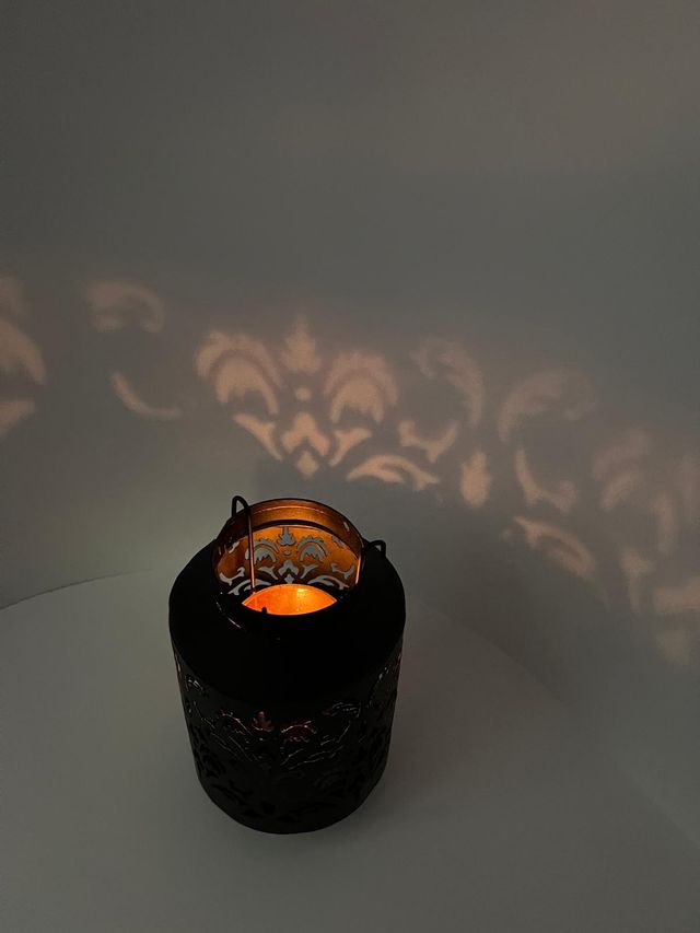 Portavelas romántico de metal negro