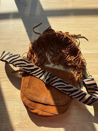 Bolso Zara efecto cuero y bandolera zebra 