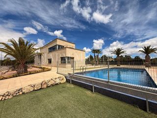 Chalet en venta en Yecla