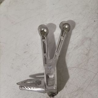 Estribera pasajero lado izquierdo Honda CBR 650 R 