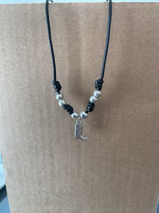 Collana choker con charm stivale