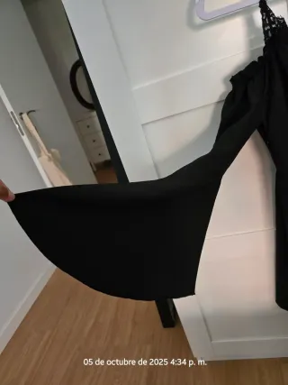 Vestido gótico negro con encaje
