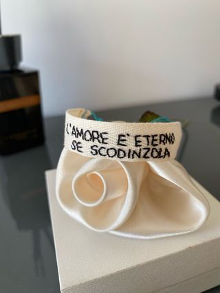 Bracciale con scritta L'amore è eterno