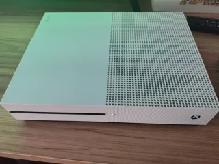 Controller Xbox One S da 1 TB + 4