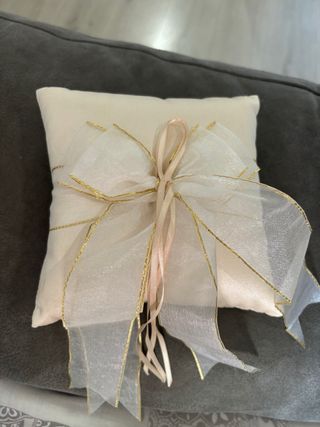 Cojín para anillos de boda con lazo